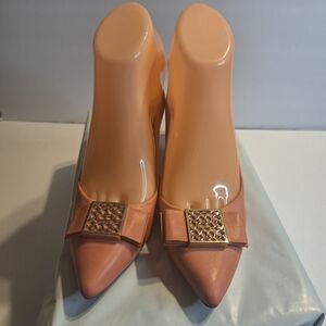Coach Kitten Heels Leather Women's Shoes. Size 6 B with Gold Accent